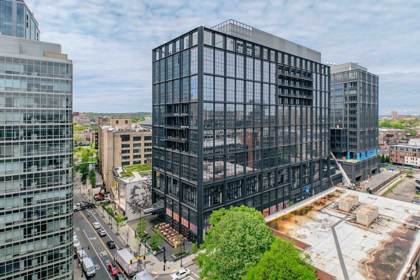 Modern Unitized Curtain Wall Façade